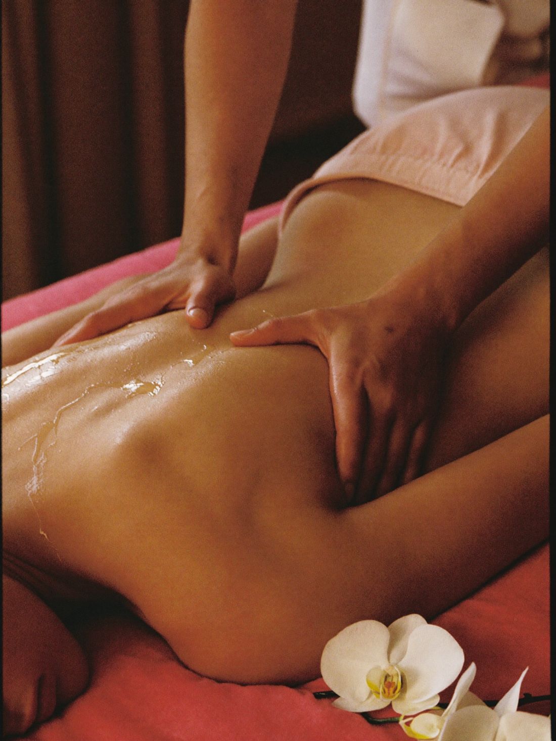 Masaj terapeutic pe spate